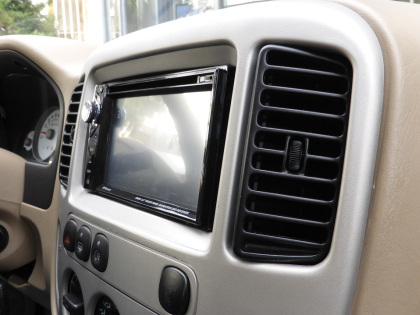 Εγκατάσταση οθόνης 2Din Phonocar σε Ford Maverick του 2007