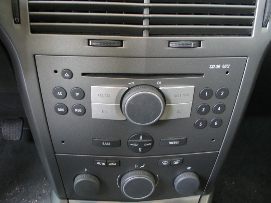 Παρουσίαση από την εταιρεία μας, του νέου ηχοσυστήματος του Opel Astra, στο περιοδικό AutoCar.