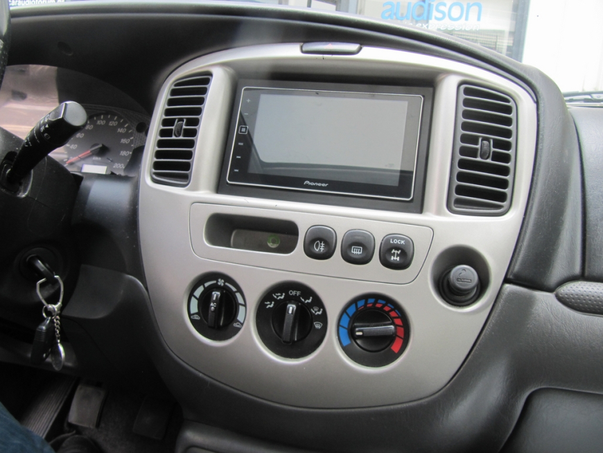 Εγκατάσταση οθόνης 2Din Pioneer και κάμερας οπισθοπορείας σε Mazda Tribute του 2003