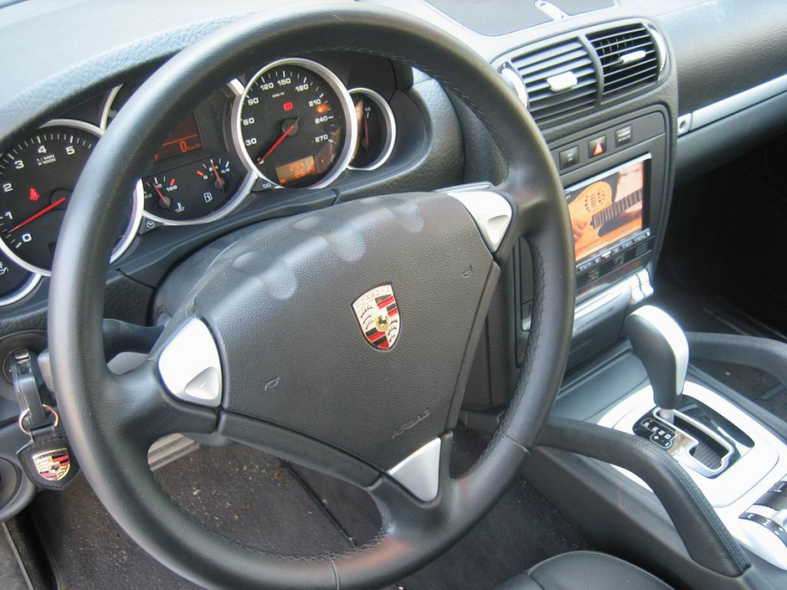 Porsche Cayenne S. Car Cinema Navigation Pioneer Avic-HD3BT