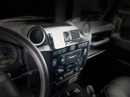 Εγκατάσταση Alpine Radio/CD/MP3 σε Land Rover Defender.