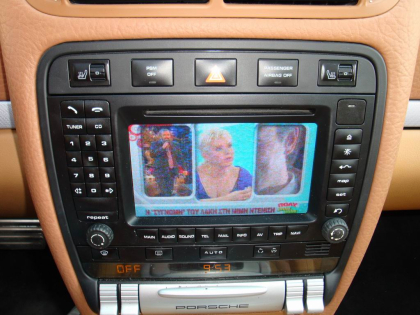 Εγκατάσταση TV Tuner και Unlock της εργοστασιακής οθόνης σε Porsche Cayenne.