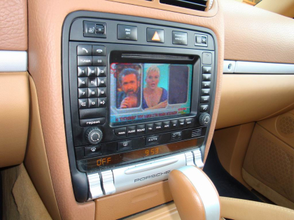 Εγκατάσταση TV Tuner και Unlock της εργοστασιακής οθόνης σε Porsche Cayenne.