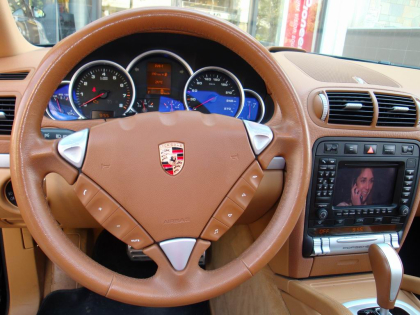 Εγκατάσταση TV Tuner και Unlock της εργοστασιακής οθόνης σε Porsche Cayenne.