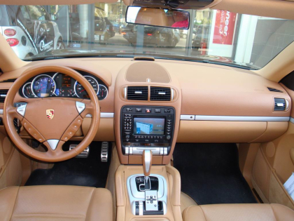 Εγκατάσταση TV Tuner και Unlock της εργοστασιακής οθόνης σε Porsche Cayenne.