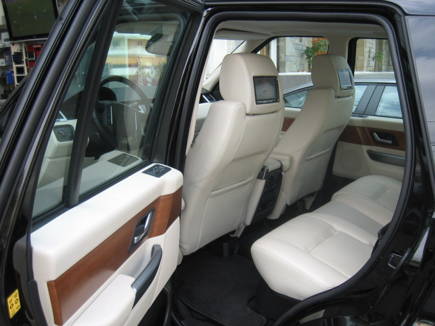 Εγκατάσταση TV-Tuner, DVD/MP3 και οθονών 6,5” σε Range Rover Supercharged Sport.