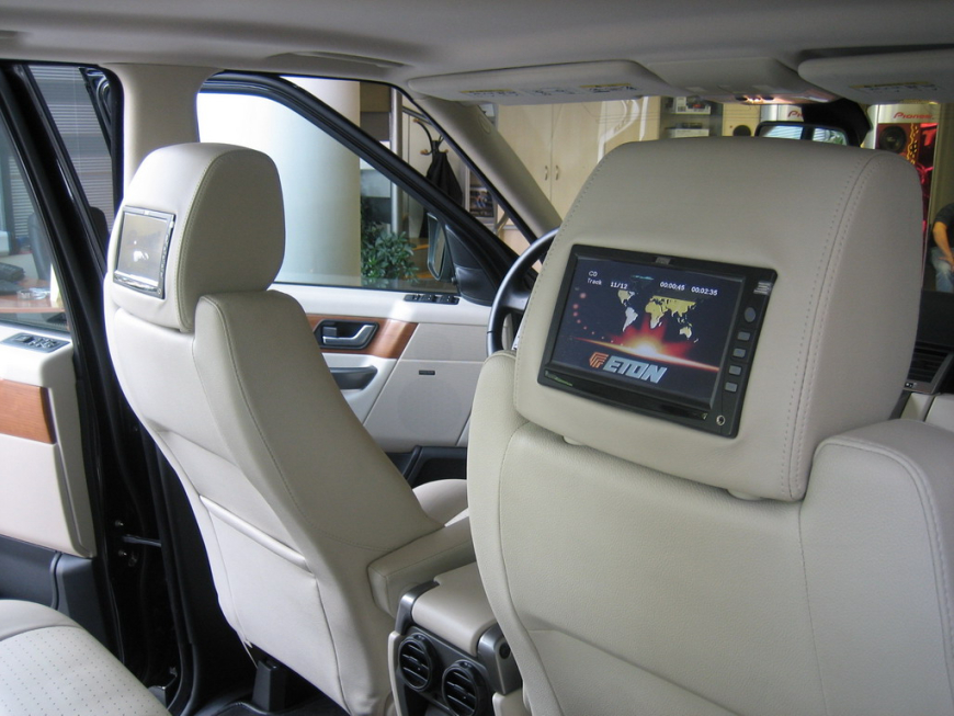 Εγκατάσταση TV-Tuner, DVD/MP3 και οθονών 6,5” σε Range Rover Supercharged Sport.