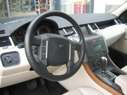 Εγκατάσταση TV-Tuner, DVD/MP3 και οθονών 6,5” σε Range Rover Supercharged Sport.