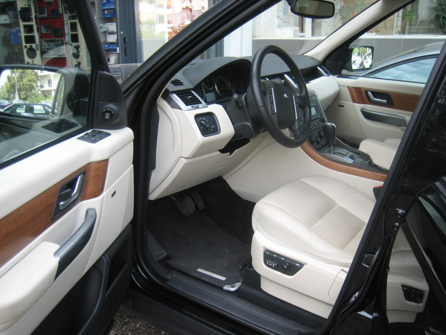 Εγκατάσταση TV-Tuner, DVD/MP3 και οθονών 6,5” σε Range Rover Supercharged Sport.