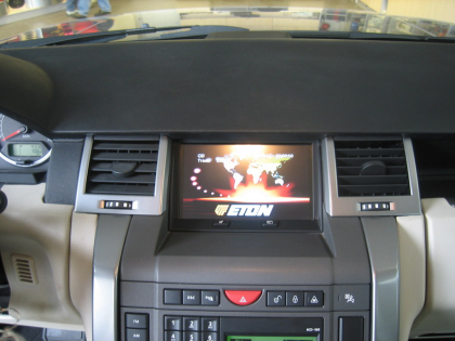 Εγκατάσταση TV-Tuner, DVD/MP3 και οθονών 6,5” σε Range Rover Supercharged Sport.