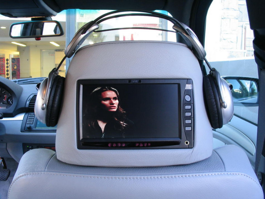 Εγκατάσταση Car Cinema συστήματος Eton με PlayStation σε BMW X5 4.4.