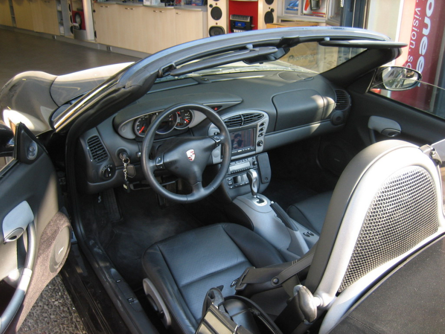 Εγκατάσταση Car Cinema Kenwood DDX-6029 σε Porsche Boxter.