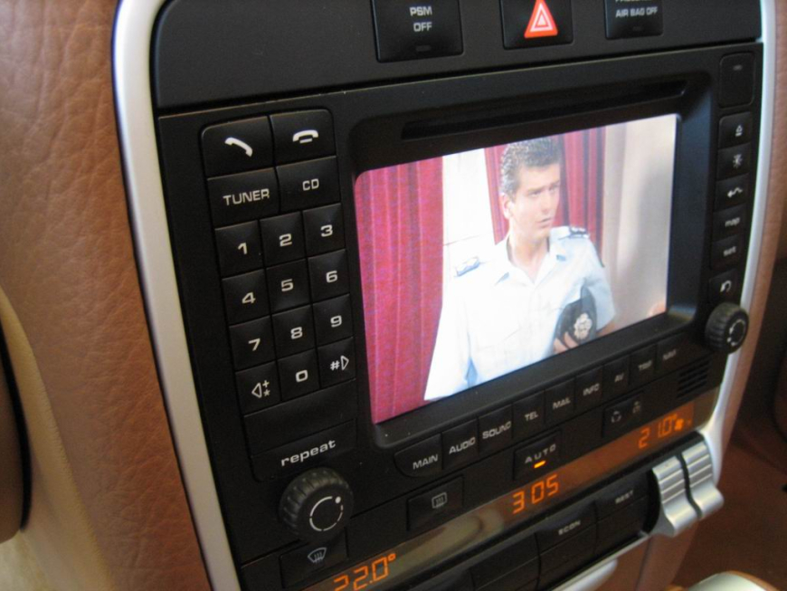 Εγκατάσταση Tv Tuner Pioneer - Blinder - M40 X-Treme σε Porsche Cayenne.