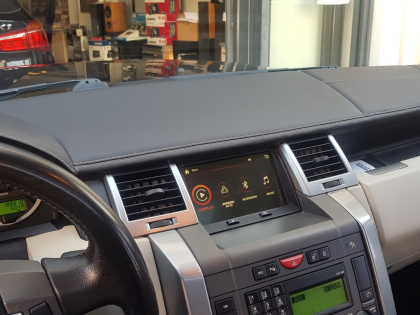 Εγκατάσταση Apple Car Play - Android Auto, Rear Camera, TvTuner στην εργοστασιακή οθόνη του Range Rover Sport.