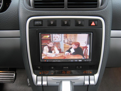 Εγκατάσταση Car Cinema-Navigation Kenwood DDX-6029 σε Porsche Cayenne.