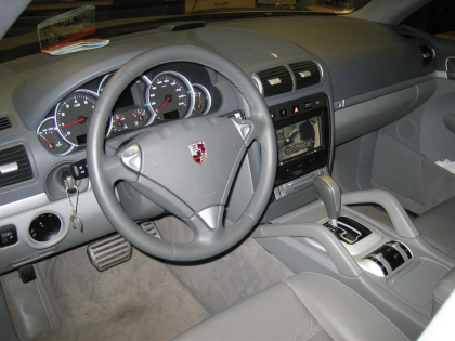 Εγκατάσταση Car Cinema-Navigation Kenwood DDX-6029 σε Porsche Cayenne.