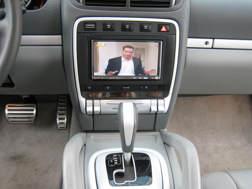 Εγκατάσταση Car Cinema-Navigation Kenwood DDX-6029 σε Porsche Cayenne.