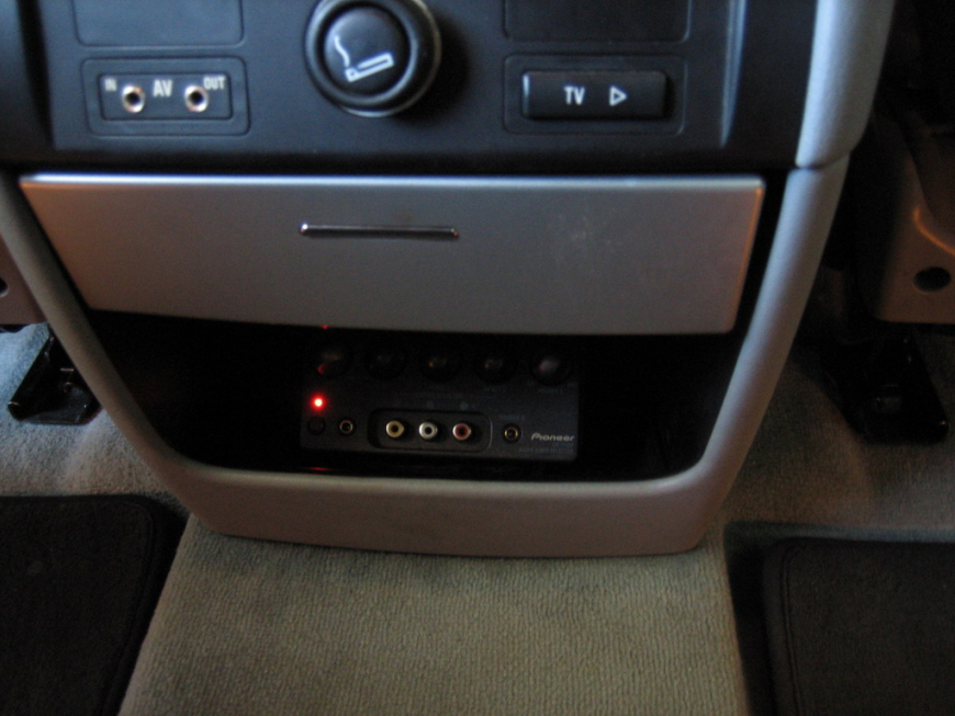 Εγκατάσταση Car Cinema συστήματος Eton με PlayStation 2 σε BMW X5 4.4.