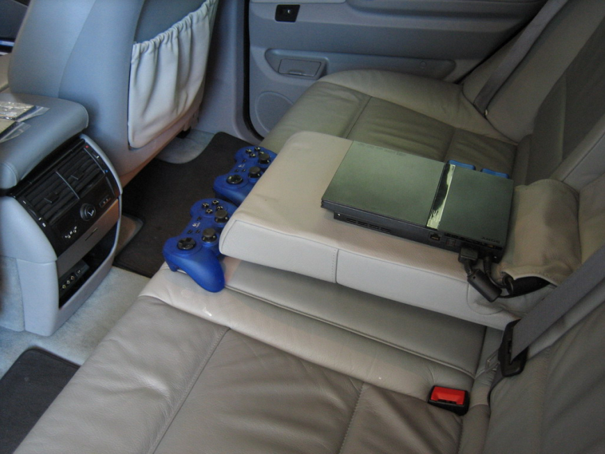 Εγκατάσταση Car Cinema συστήματος Eton με PlayStation 2 σε BMW X5 4.4.