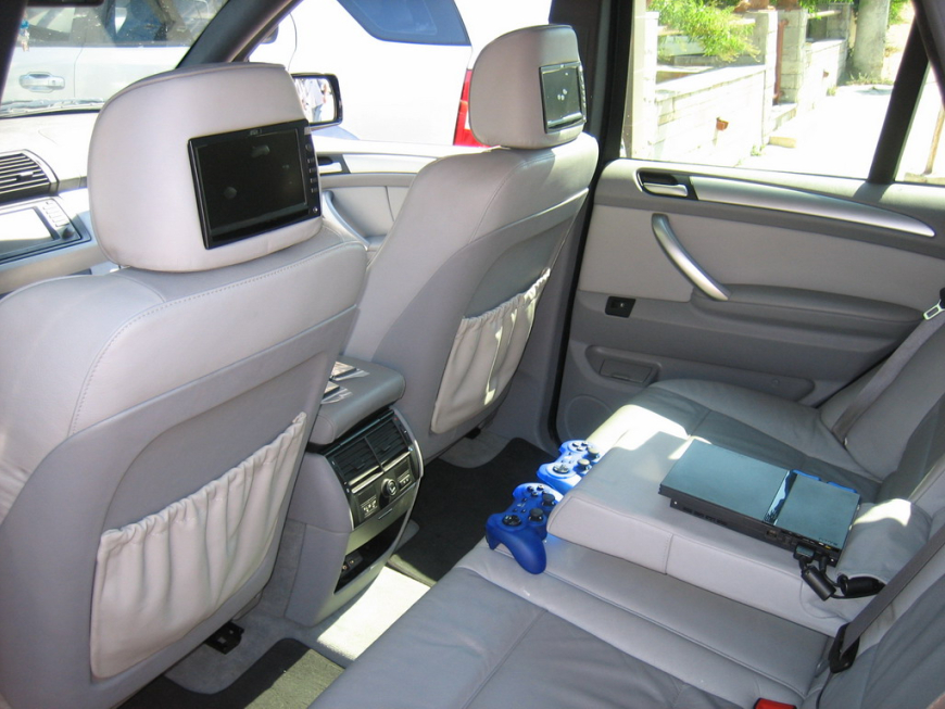 Εγκατάσταση Car Cinema συστήματος Eton με PlayStation 2 σε BMW X5 4.4.
