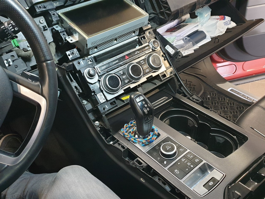 Εγκατάσταση Apple Carplay/Android Auto & Rear view Camera σε Range Rover Evoque 2018.