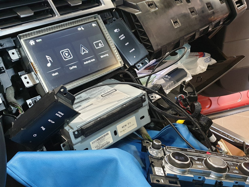 Εγκατάσταση Apple Carplay/Android Auto & Rear view Camera σε Range Rover Evoque 2018.