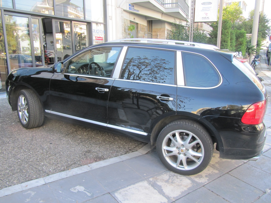 Εγκατάσταση Car Navigation Kenwood DNX8160Dabs, οθόνες στα προσκέφαλα και κάμερα σε Porsche Cayenne S.