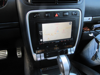 Εγκατάσταση Car Navigation Kenwood DNX8160Dabs, οθόνες στα προσκέφαλα και κάμερα σε Porsche Cayenne S.