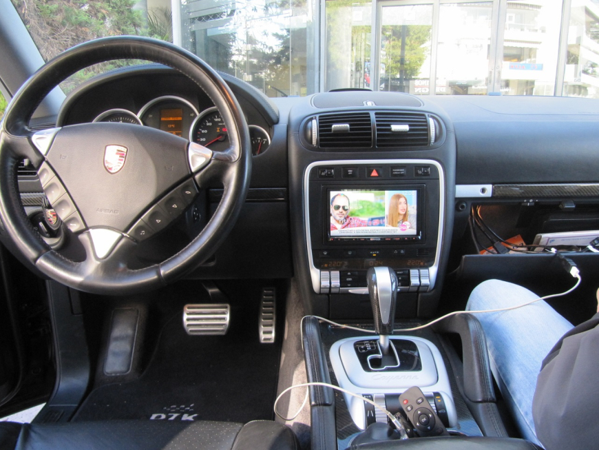 Εγκατάσταση Car Navigation Kenwood DNX8160Dabs, οθόνες στα προσκέφαλα και κάμερα σε Porsche Cayenne S.