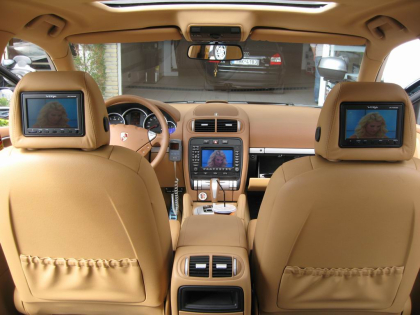 Εγκατάσταση TV Tuner και Unlock της εργοστασιακής οθόνης σε Porsche Cayenne.