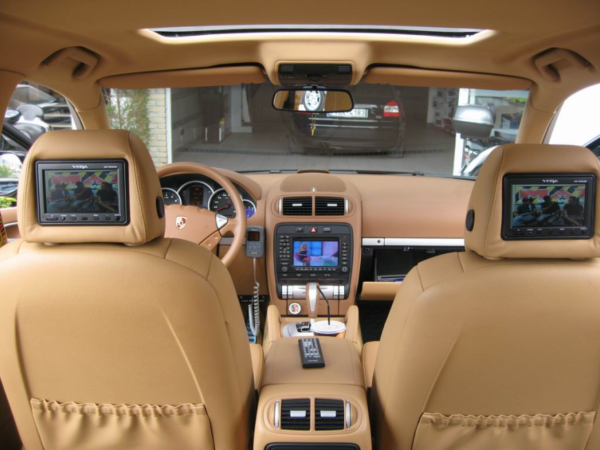 Εγκατάσταση TV Tuner και Unlock της εργοστασιακής οθόνης σε Porsche Cayenne.