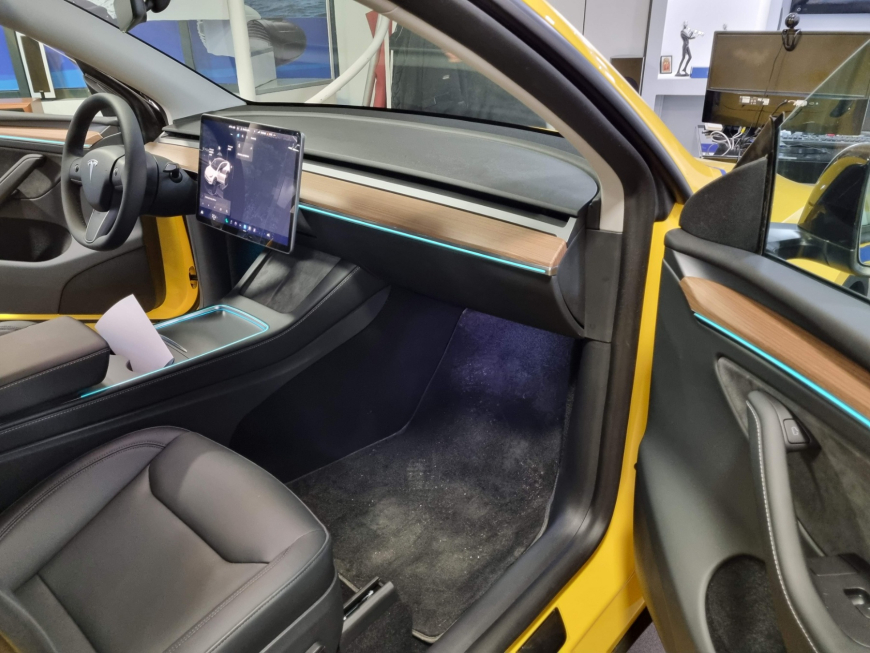 Εγκατάσταση ambient lights σε Tesla Y