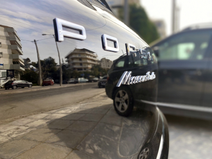 Εγκατάσταση Wireless Apple CarPlay/Android Auto της Unique Auto και Rear Camera σε Porsche Macan