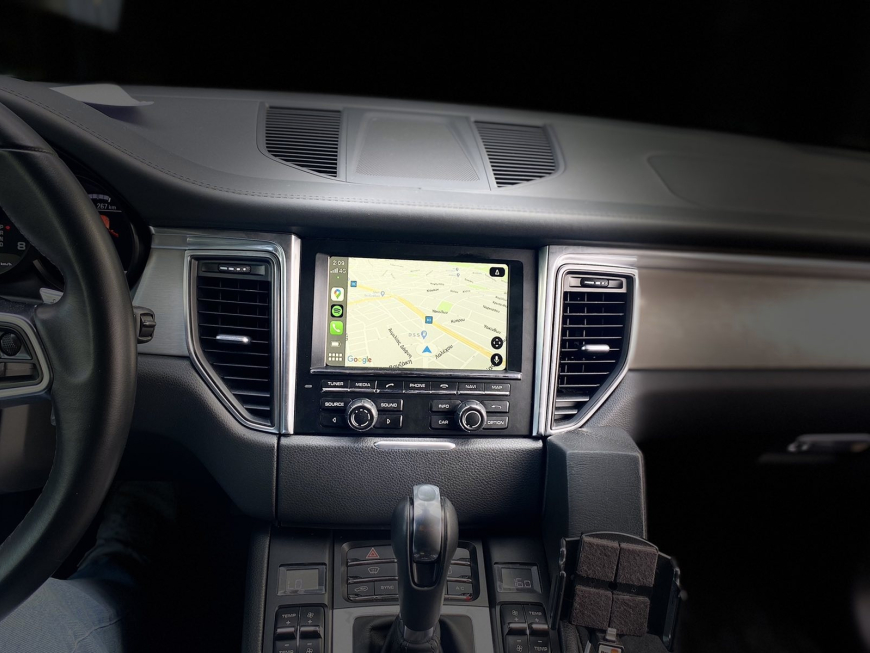 Εγκατάσταση Wireless Apple CarPlay/Android Auto της Unique Auto και Rear Camera σε Porsche Macan