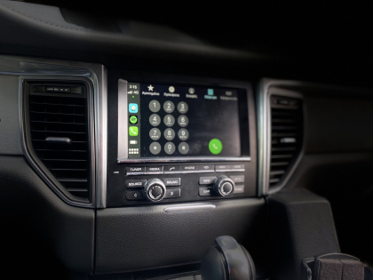 Εγκατάσταση Wireless Apple CarPlay/Android Auto της Unique Auto και Rear Camera σε Porsche Macan