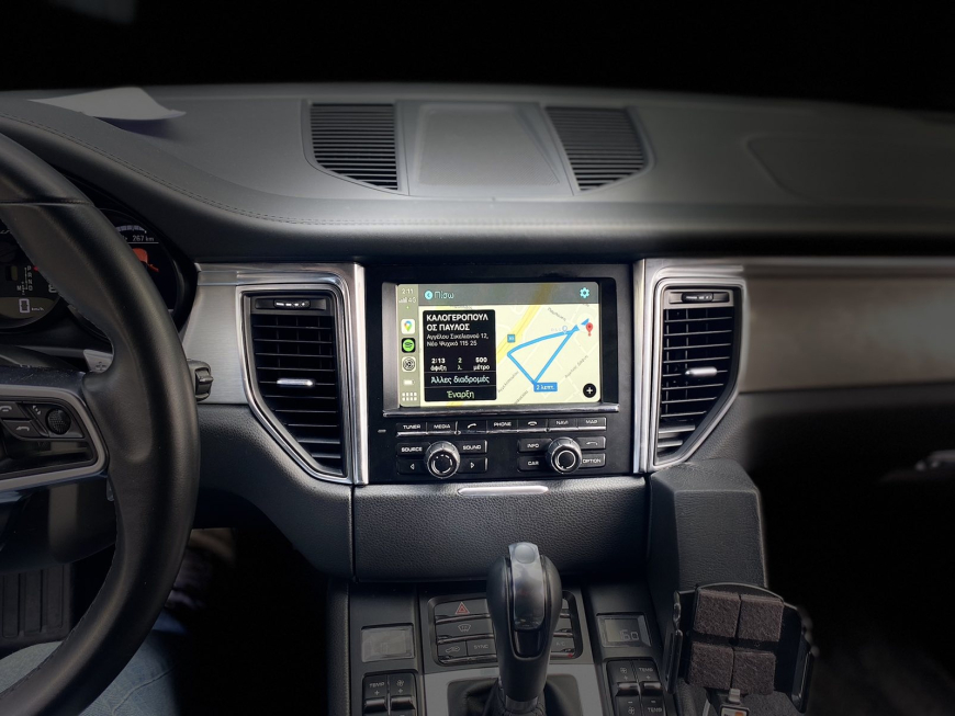 Εγκατάσταση Wireless Apple CarPlay/Android Auto της Unique Auto και Rear Camera σε Porsche Macan