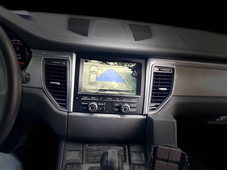 Εγκατάσταση Wireless Apple CarPlay/Android Auto της Unique Auto και Rear Camera σε Porsche Macan