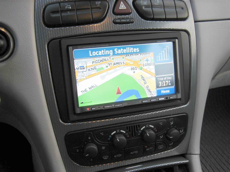 Εγκατάσταση Car Cinema και συστήματος πλοήγησης Kenwood DDX-6029 σε Mercedes CLK 200.