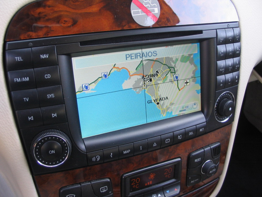 Εγκατάσταση TV-Tuner & DVD Player σε Mercedes S-350.