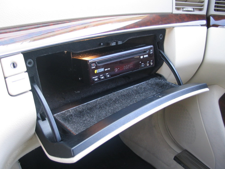 Εγκατάσταση TV-Tuner & DVD Player σε Mercedes S-350.