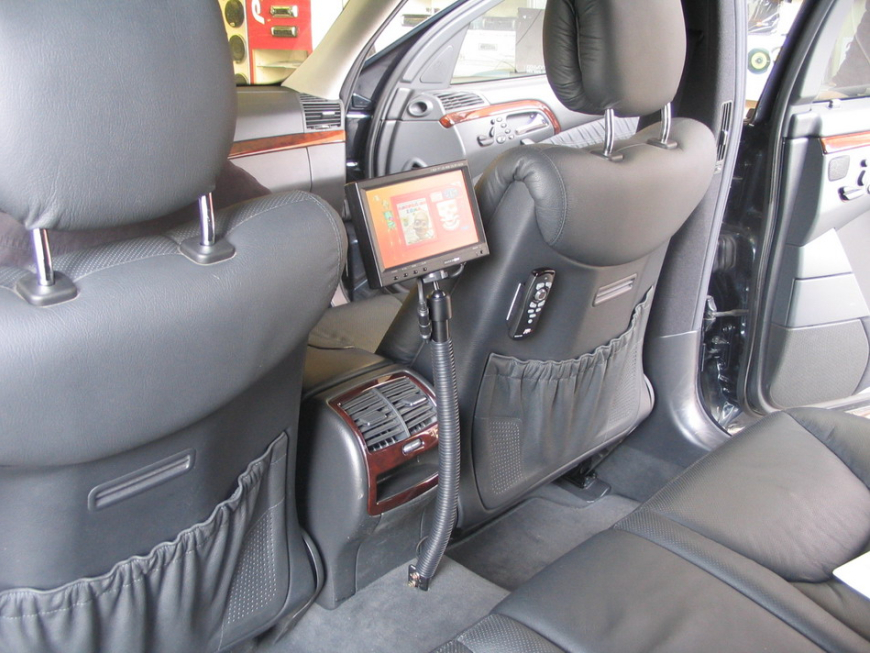 Εγκατάσταση Car Cinema Macrom σε Mercedes S320.