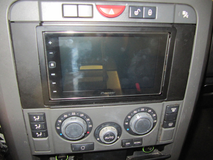 Εγκατάσταση Pioneer 2-DIN Multimedia & Apple-Compatible Installation σε Land Rover Discovery 3.