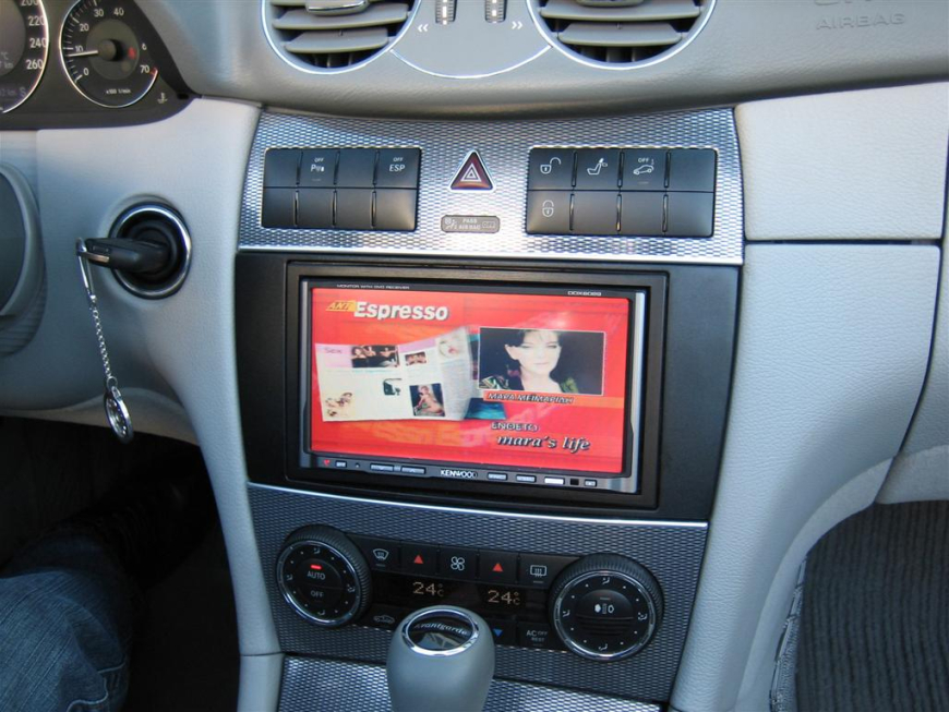 Εγκατάσταση οθόνης Kenwood DDX-6029, TV Tuner KTC-300, Navigation KNA-G520, Bluetooth Car Kit KCA-BT100 και Adaptor για τα εργοστασιακά controls τιμονιού σε Mercedes CLK 200 (W209 | 11/2004).