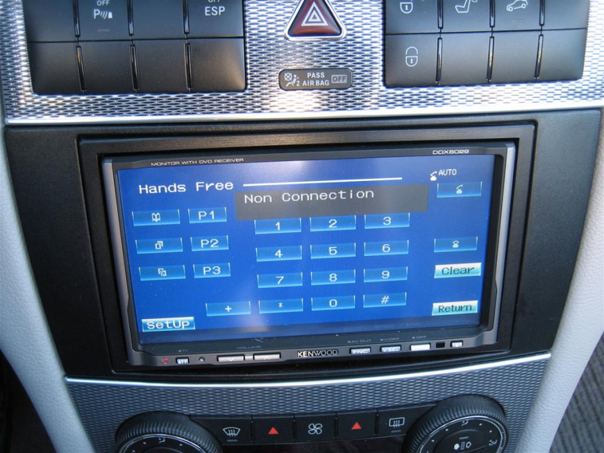 Εγκατάσταση οθόνης Kenwood DDX-6029, TV Tuner KTC-300, Navigation KNA-G520, Bluetooth Car Kit KCA-BT100 και Adaptor για τα εργοστασιακά controls τιμονιού σε Mercedes CLK 200 (W209 | 11/2004).