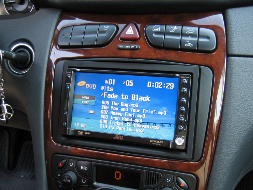 Εγκατάσταση Car Cinema σύστημα JVC KW-AVX706 σε Mercedes CLK 200.